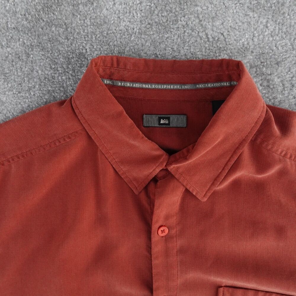 REI Shirt Men L Large Orange Button Up Short Sleeve Rayon Outdoor Pocket Relaxed